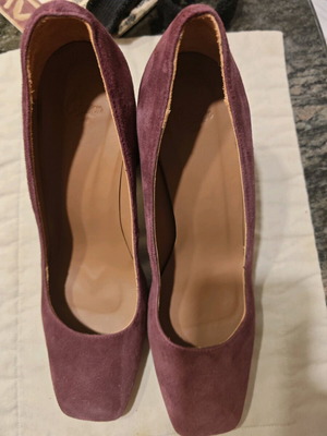 Castaner leather pumps almost like new, burgundy