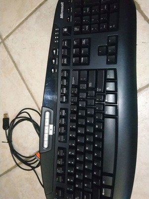 Microsoft Digital Media Keyboard σαν καινούργιο χωρίς ελληνικούς χαρακτήρες