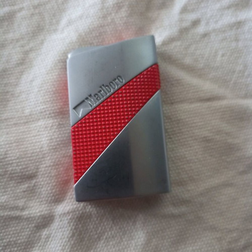 Marlboro metal lighter like new