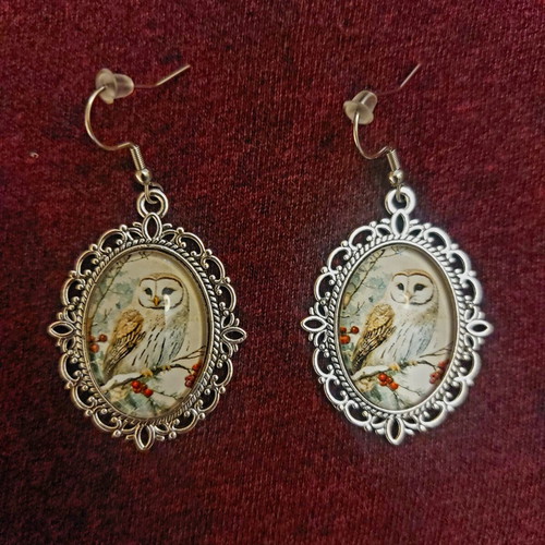 Vintage woodland owl earrings in ornate silver frame like new