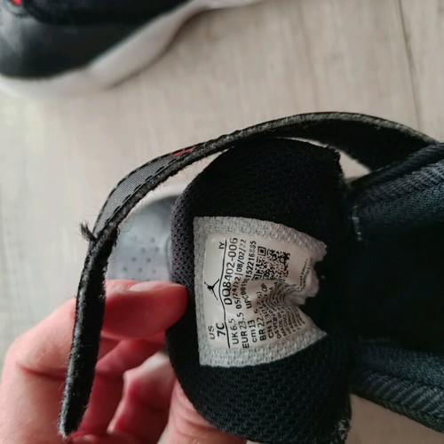 Nike Air Jordan παιδικά αθλητικά νούμερο 23 σαν καινούργιο μαύρο και κόκκινο