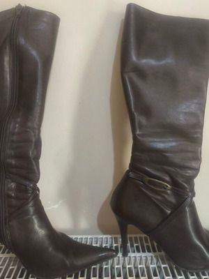 Leather boots like new, size 39, brown high heels