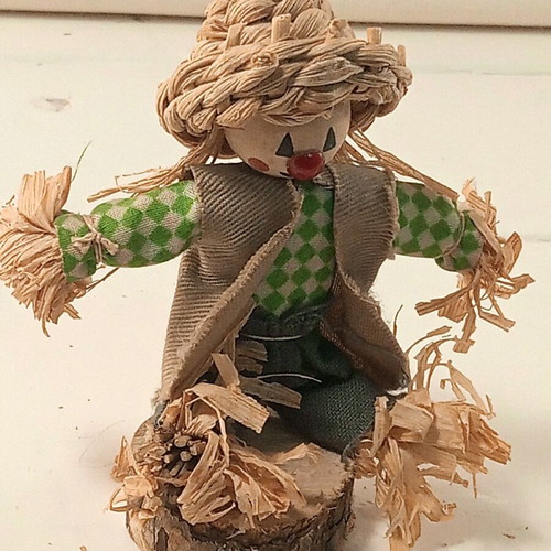 Scarecrow figurine made of natural materials 7.5x8 cm like new