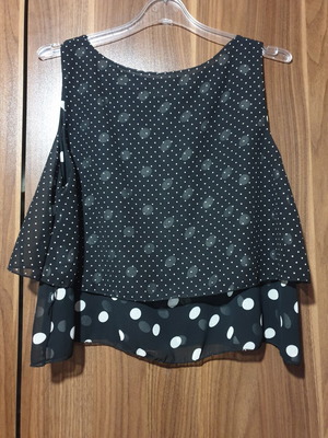 Julia Bergovich sleeveless blouse new, size S/M, black and white