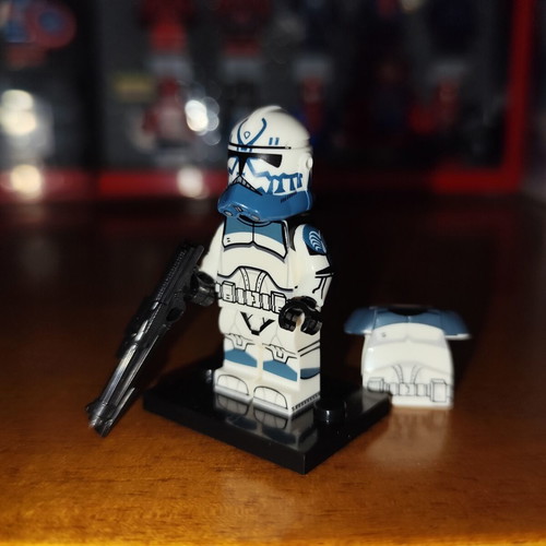 Corporal Comet Star Wars Lego minifigure with blaster and armor