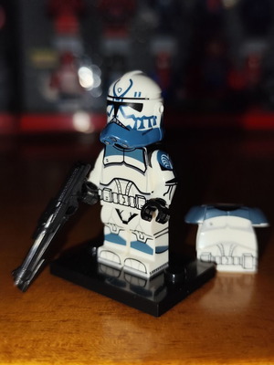 Corporal Comet Star Wars Lego minifigure with blaster and armor