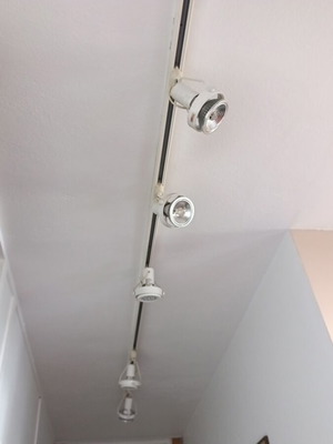 Lighting rail with 5 spots 2 meters like new