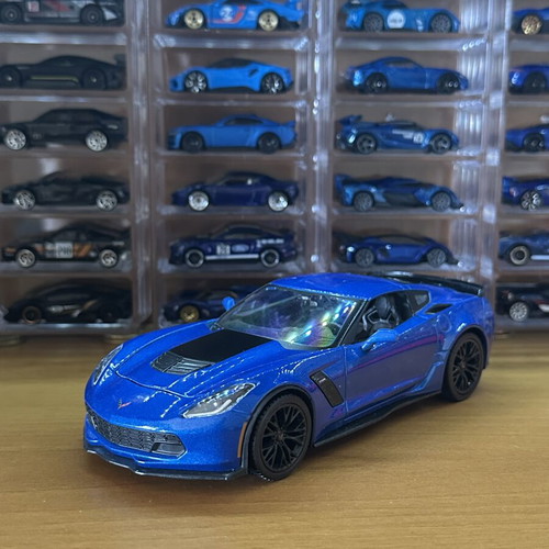 Maisto 2015 Corvette C7 Z06 1/24 scale like new