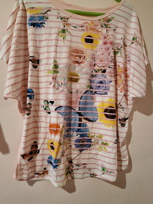 Floral t-shirt like new, size L, pink