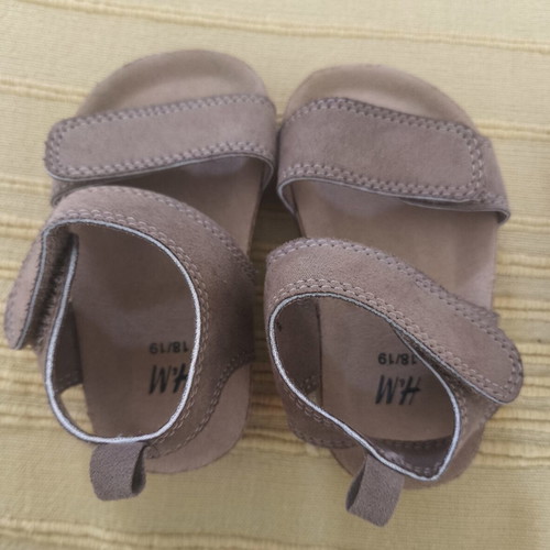 H&M baby shoes for boys size 18-19, beige and green
