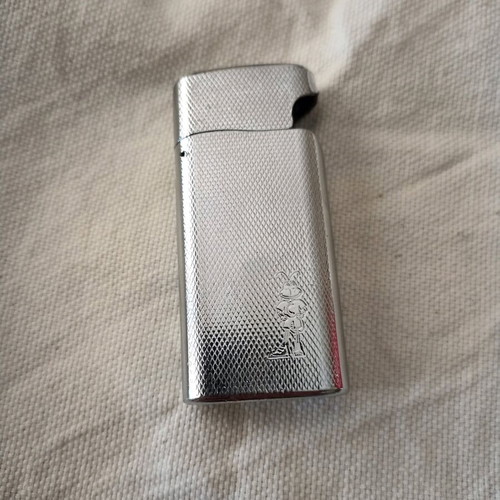 Cricket lighter case like new, silver