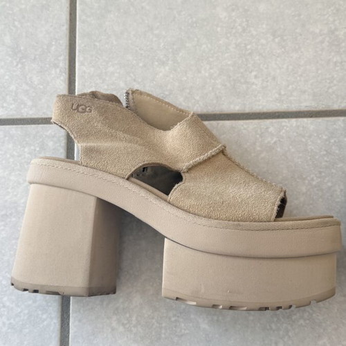 Ugg Goldenstar Hi Cutout Slide beige suede, like new