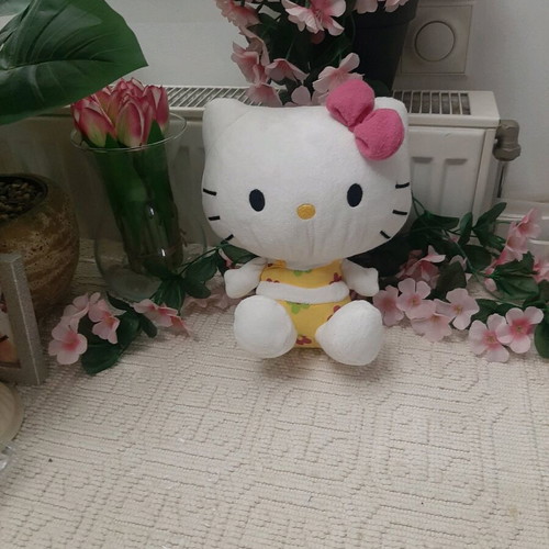 HelloKitty plush like new