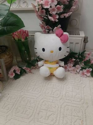 HelloKitty plush like new