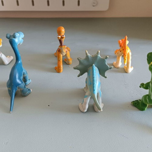 Dinosaur figures vintage set of 6, like new