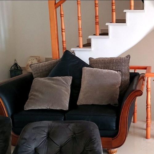 Leather couch like new with wooden frame and cushions included