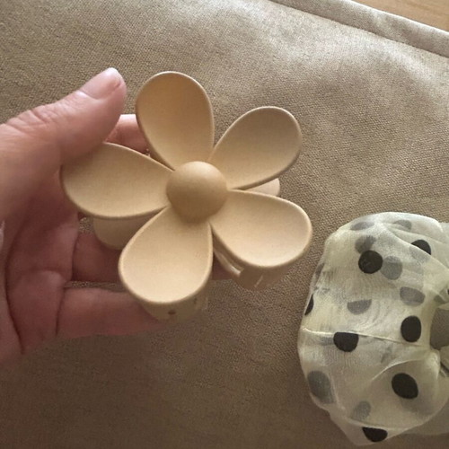 Hair Clips new, scrunch and clamer set of 2