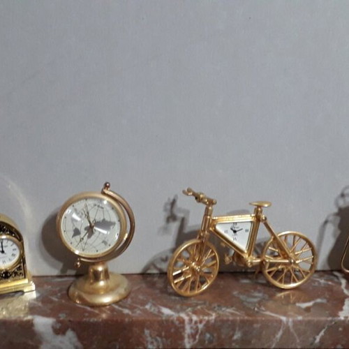 Collectible miniature clocks new, pack of 9 pieces