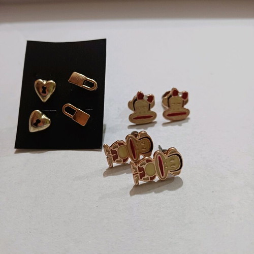 Earrings like new, pack of 4 pairs