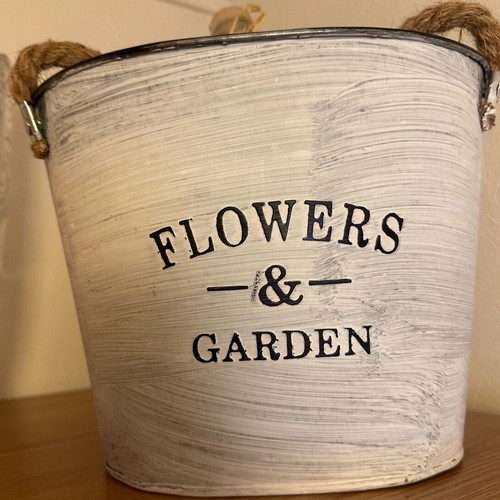 Metal vintage planter with rope handles new