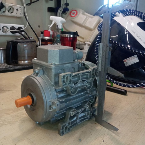 Three-phase motors new, 0.5 Hp with brake and 0.25 Hp without brake