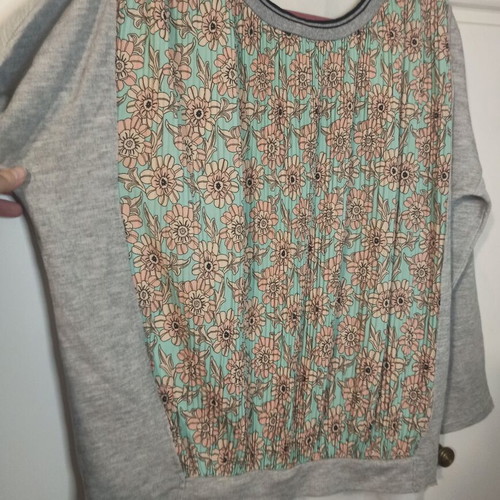 Wu Wear grey sweatshirt like new with floral design one size