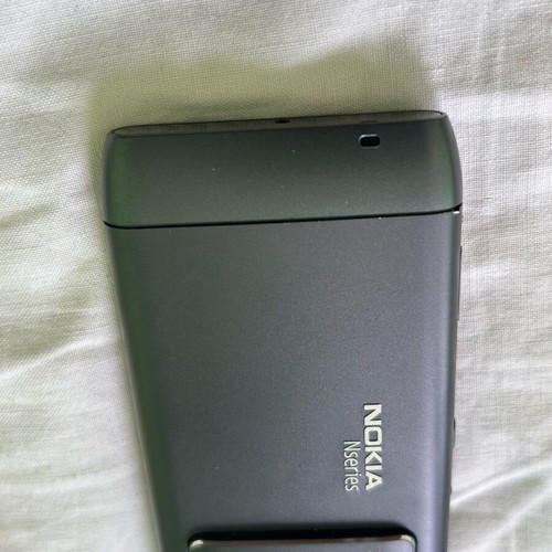 Nokia N8 used phones for parts, set of 2