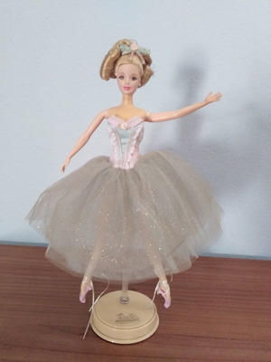 Barbie Ballerina Collector Edition 1998 like new with stand