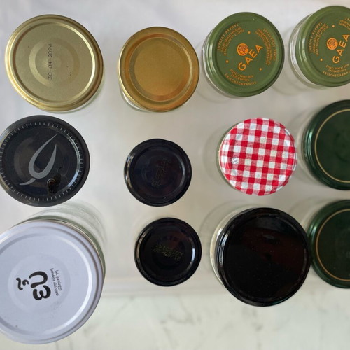 Small jars set like new, pack of 12 with 2 large for jams
