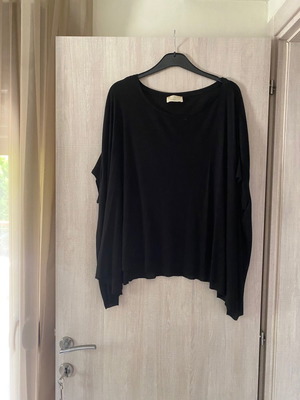 Zara loose top black slightly used, one size