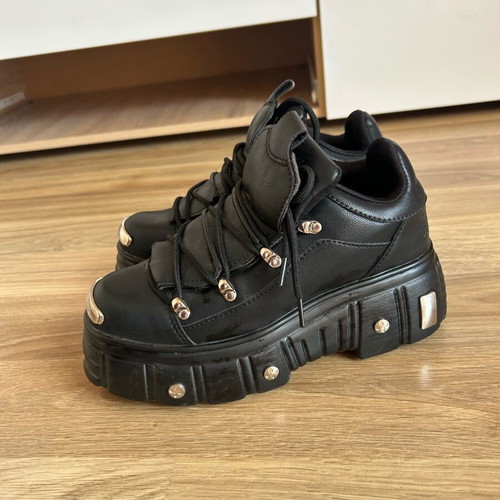 Y2K Black Stylish Shoes Like New