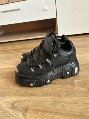 Y2K Black Stylish Shoes Like New