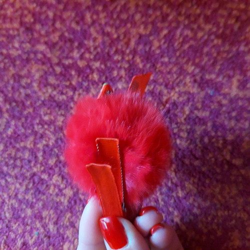Children's clip hairpin fluffy red like new