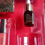 Σετ Estée Lauder Blockbuster μακιγιάζ και περιποίηση προσώπου μεταχειρισμένο, κόκκινο βαλιτσάκι