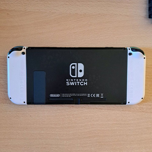 Nintendo Switch Animal Crossing Edition употребяван с SanDisk 64GB и зарядно