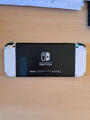 Nintendo Switch Animal Crossing Edition употребяван с SanDisk 64GB и зарядно