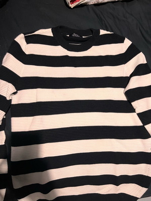 Bershka sweater new, size S, black and white