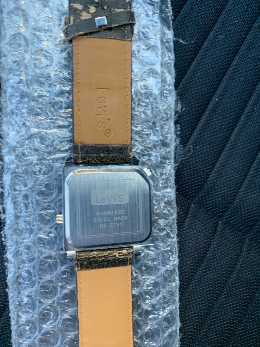 Levi's collectible square watch like… - € 60,00 - Vendora.gr