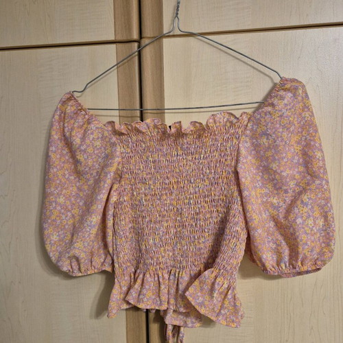 Mochy women's blouse with floral design and puff sleeves like new