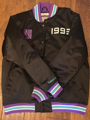 Mitchell & Ness NBA All-Star 1993 σατέν varsity μπουφάν σε μαύρο, μέγεθος L