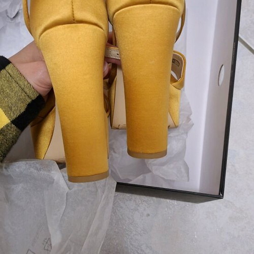 Guess Sandals Size 35 New Gold