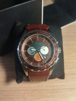 DKNY NY1487 wristwatch like new with brown leather strap