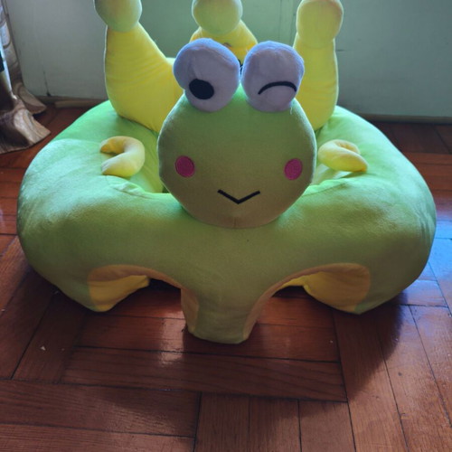 Baby plush support armchair frog design like new