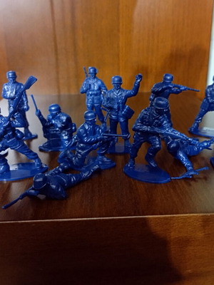 German Paratrooper Toy Soldiers 1:32 Used