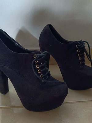 Ankle boots like new with 3cm platform and 13cm heel, size 36, black