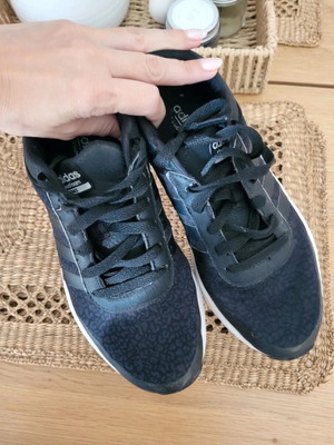 Adidas athletic shoes used, size 36.5, black and white