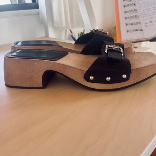 Pull & Bear mules like new, wooden with black strap