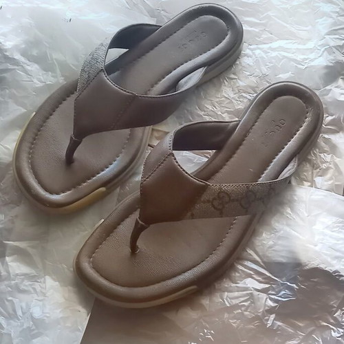 Gucci leather sandals like new, size 40, brown, wide fit