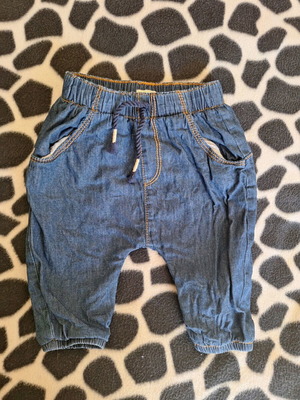 Βρεφικό παντελόνι τζίνα Benetton σαν καινούργιο, unisex 6-9 μηνών