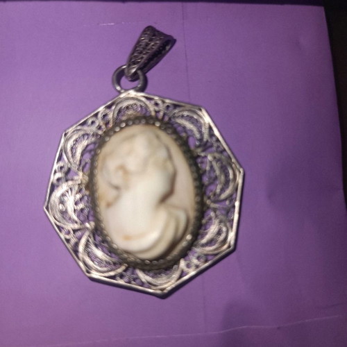 Genuine handmade Yannio Camée – vintage collectible pendant